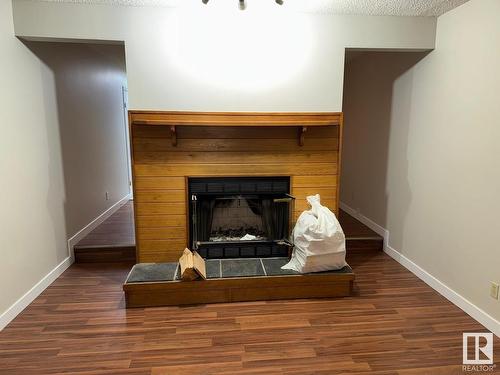 90 7604 29 Avenue, Edmonton, AB - Indoor Photo Showing Living Room With Fireplace