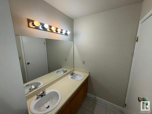 90 7604 29 Avenue, Edmonton, AB - Indoor Photo Showing Bathroom