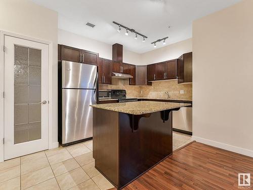 107 1003 Gault Boulevard, Edmonton, AB - Indoor Photo Showing Kitchen