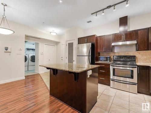 107 1003 Gault Boulevard, Edmonton, AB - Indoor Photo Showing Kitchen