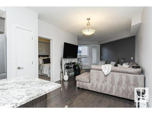 315 10523 123 Street, Edmonton, AB - Indoor Photo Showing Living Room