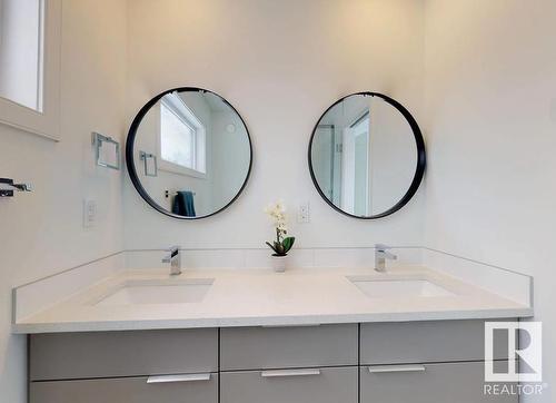 12903 107 Avenue, Edmonton, AB - Indoor Photo Showing Bathroom