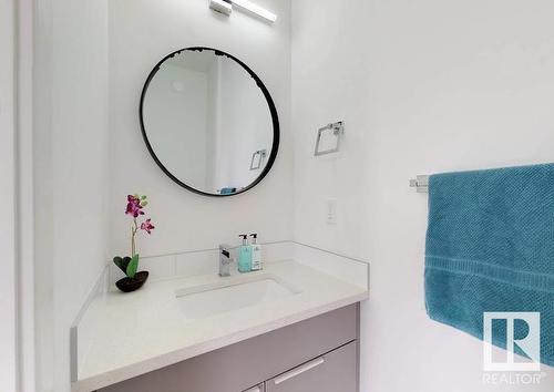 12903 107 Avenue, Edmonton, AB - Indoor Photo Showing Bathroom