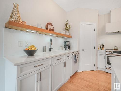 49 2508 Hanna Crescent, Edmonton, AB - Indoor Photo Showing Kitchen