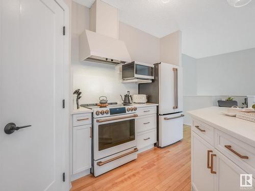 49 2508 Hanna Crescent, Edmonton, AB - Indoor Photo Showing Kitchen