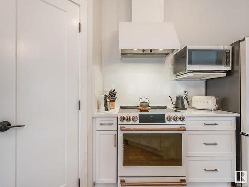 49 2508 Hanna Crescent, Edmonton, AB - Indoor Photo Showing Kitchen