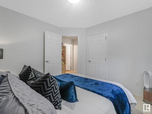 49 2508 Hanna Crescent, Edmonton, AB - Indoor Photo Showing Bedroom