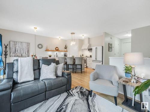 49 2508 Hanna Crescent, Edmonton, AB - Indoor Photo Showing Living Room