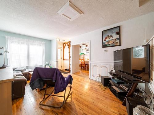 11519 95 Street, Edmonton, AB - Indoor Photo Showing Living Room