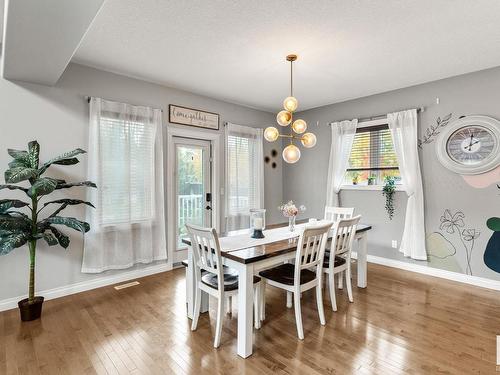 Stony Plain, AB - Indoor Photo Showing Dining Room