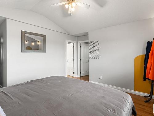 Stony Plain, AB - Indoor Photo Showing Bedroom