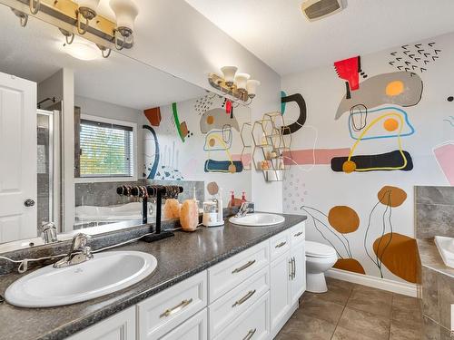 Stony Plain, AB - Indoor Photo Showing Bathroom