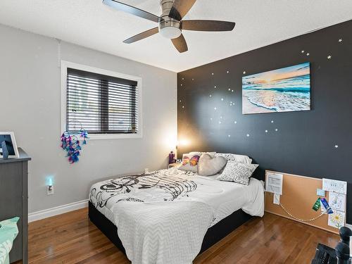 Stony Plain, AB - Indoor Photo Showing Bedroom