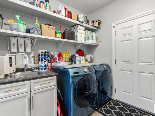 Stony Plain, AB - Indoor Photo Showing Laundry Room