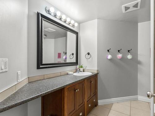 Stony Plain, AB - Indoor Photo Showing Bathroom