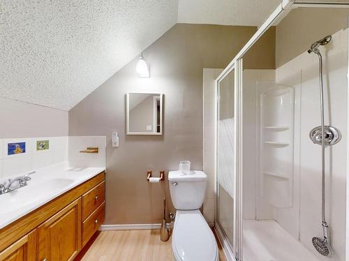 2823 34A Avenue, Edmonton, AB - Indoor Photo Showing Bathroom