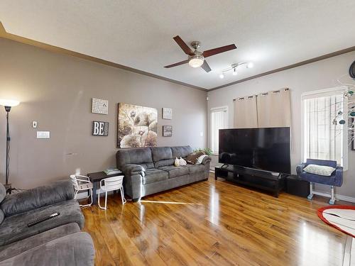 2823 34A Avenue, Edmonton, AB - Indoor Photo Showing Living Room