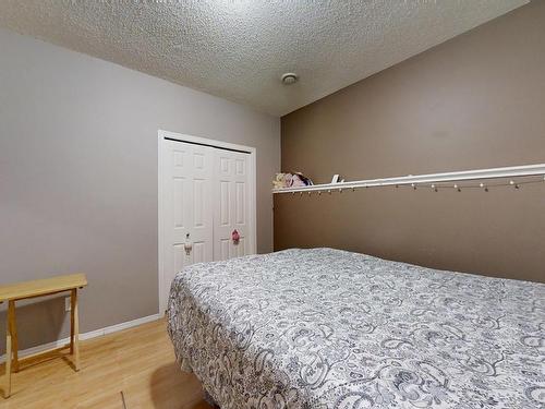 2823 34A Avenue, Edmonton, AB - Indoor Photo Showing Bedroom