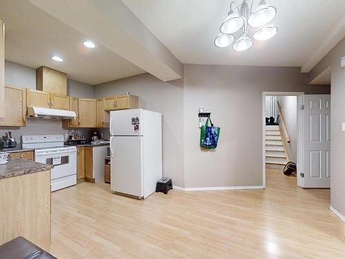 2823 34A Avenue, Edmonton, AB - Indoor Photo Showing Kitchen