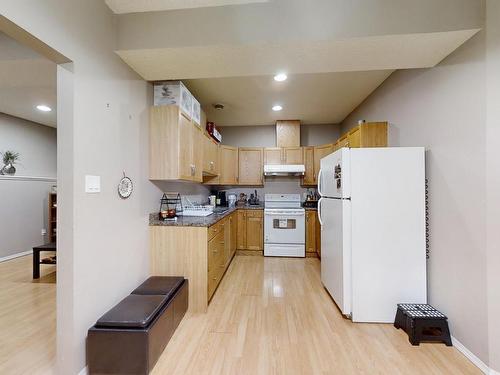 2823 34A Avenue, Edmonton, AB - Indoor Photo Showing Kitchen