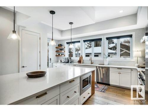 10335 139 Street, Edmonton, AB - Indoor Photo Showing Kitchen With Upgraded Kitchen