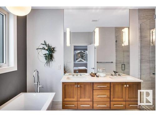 10335 139 Street, Edmonton, AB - Indoor Photo Showing Bathroom