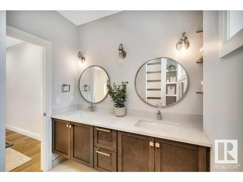 10335 139 Street, Edmonton, AB - Indoor Photo Showing Bathroom