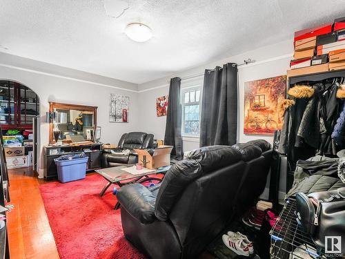 9947 80 Avenue, Edmonton, AB - Indoor