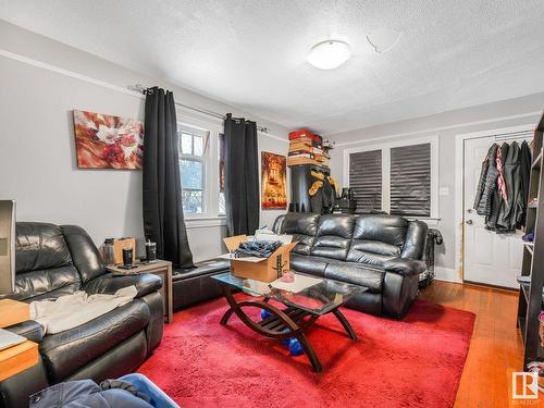 9947 80 Avenue, Edmonton, AB - Indoor Photo Showing Living Room