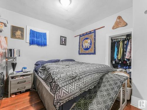 9947 80 Avenue, Edmonton, AB - Indoor Photo Showing Bedroom