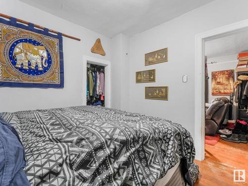 9947 80 Avenue, Edmonton, AB - Indoor Photo Showing Bedroom