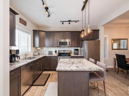 8120 224 Street, Edmonton, AB - Indoor Photo Showing Kitchen With Upgraded Kitchen