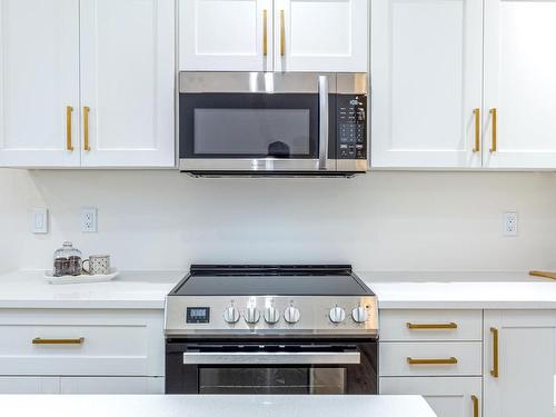 11860 58 Street, Edmonton, AB - Indoor Photo Showing Kitchen