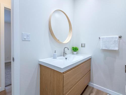 11860 58 Street, Edmonton, AB - Indoor Photo Showing Bathroom