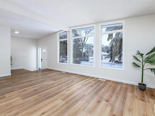 11860 58 Street, Edmonton, AB - Indoor Photo Showing Other Room