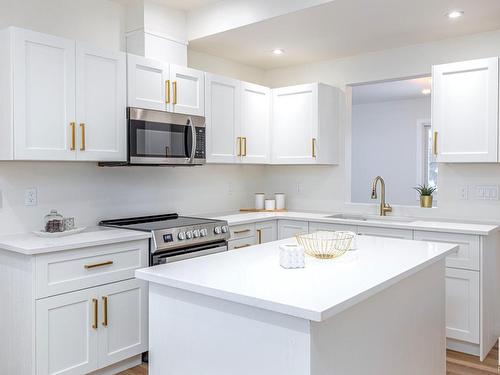 11860 58 Street, Edmonton, AB - Indoor Photo Showing Kitchen With Upgraded Kitchen