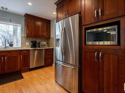 11036 10 Avenue, Edmonton, AB - Indoor Photo Showing Kitchen