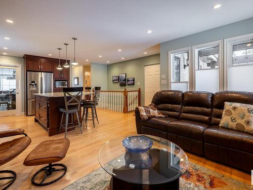 11036 10 Avenue, Edmonton, AB - Indoor Photo Showing Living Room