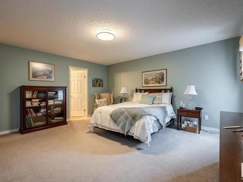 11036 10 Avenue, Edmonton, AB - Indoor Photo Showing Bedroom