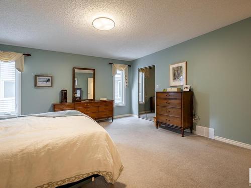 11036 10 Avenue, Edmonton, AB - Indoor Photo Showing Bedroom