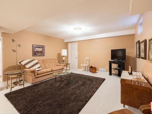 11036 10 Avenue, Edmonton, AB - Indoor Photo Showing Living Room