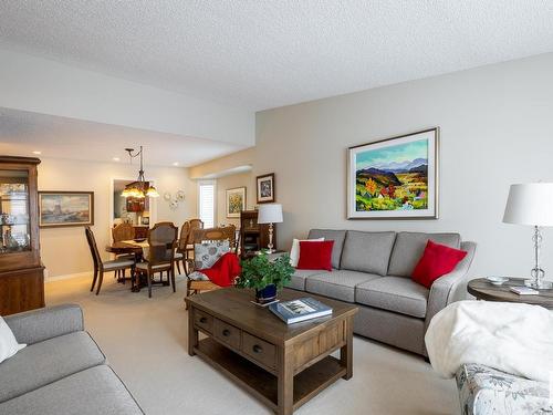 11036 10 Avenue, Edmonton, AB - Indoor Photo Showing Living Room