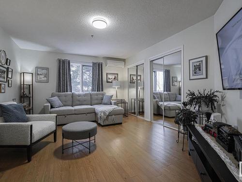 306 10915 21 Avenue, Edmonton, AB - Indoor Photo Showing Living Room