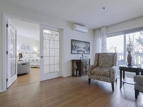 306 10915 21 Avenue, Edmonton, AB - Indoor Photo Showing Living Room