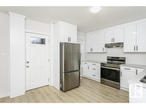 9937 88 Avenue, Edmonton, AB - Indoor Photo Showing Kitchen