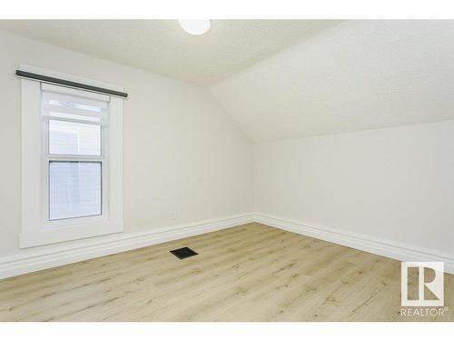 9937 88 Avenue, Edmonton, AB - Indoor Photo Showing Other Room