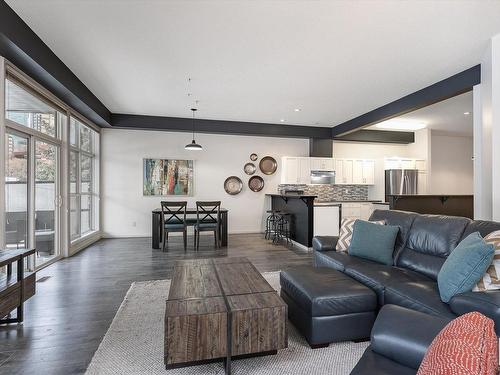 306 9804 101 Street, Edmonton, AB - Indoor Photo Showing Living Room