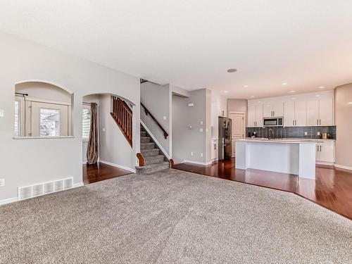 203 Caldwell Way, Edmonton, AB - Indoor Photo Showing Kitchen