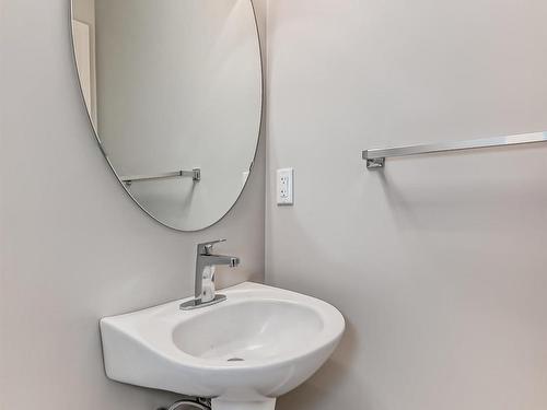 203 Caldwell Way, Edmonton, AB - Indoor Photo Showing Bathroom