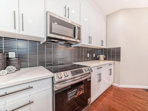 203 Caldwell Way, Edmonton, AB - Indoor Photo Showing Kitchen With Upgraded Kitchen